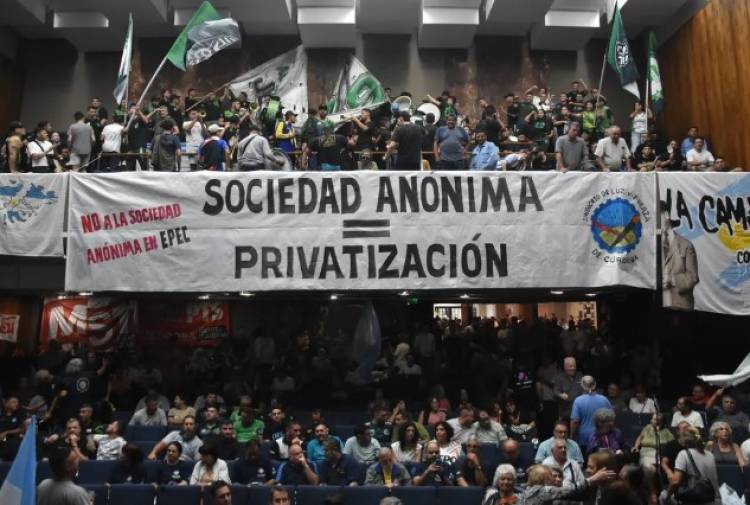 Un amplio y multitudinario acto en Luz y Fuerza rechazó el intento de privatización de EPEC