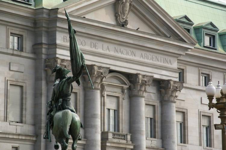 Oficial: por decreto, Milei transformó al Banco Nación en una sociedad anónima