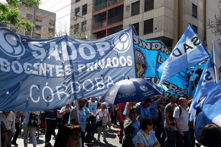 Los docentes privados rechazaron la oferta salarial del Gobierno y anunciaron un paro