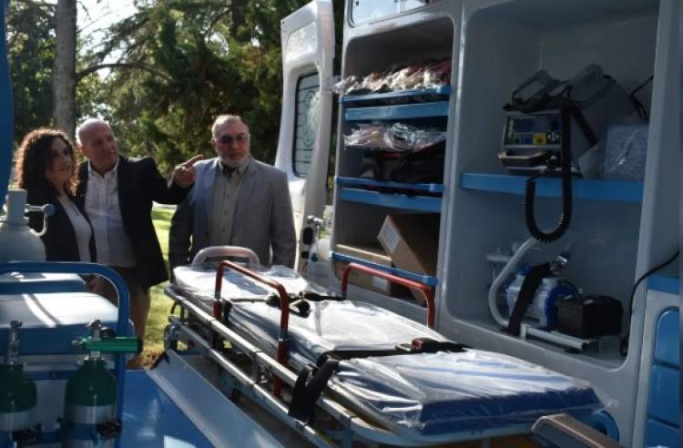 Frontera recibió una ambulancia y un minibús 0 km para fortalecer la atención en salud pública