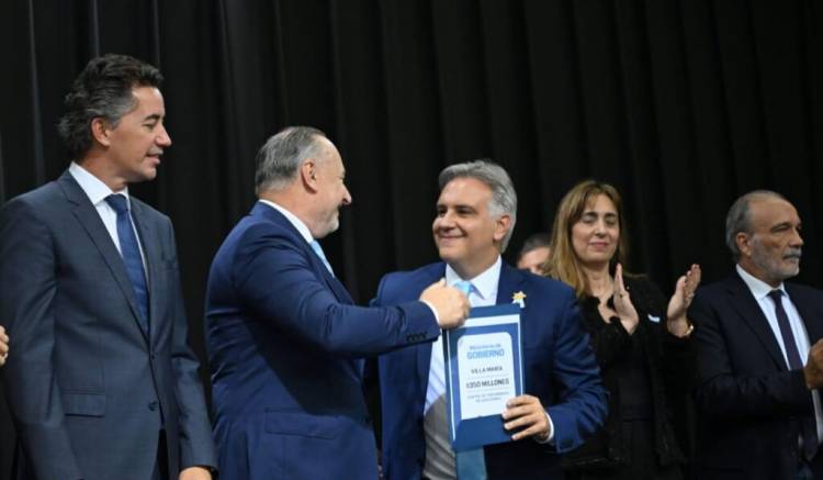 Villa María: Llaryora anunció obras de pavimentación por 2.000 millones