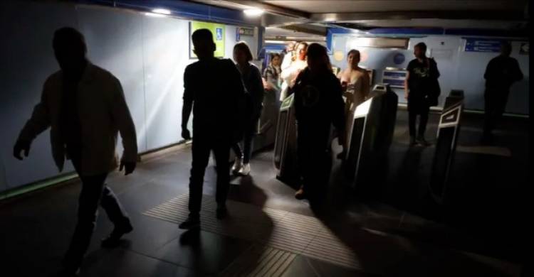 Un apagón masivo afecta al sudoeste de Europa: no descartan que se trate de un "ciberataque"
