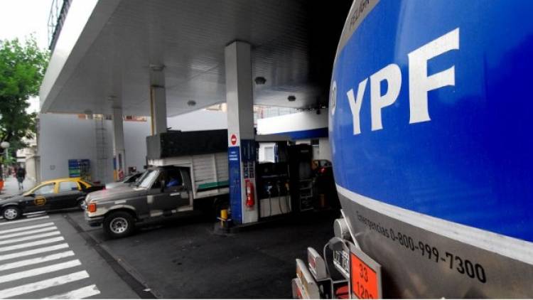 YPF anunció que reducirá un 4% el precio de sus combustibles este jueves 1° de mayo