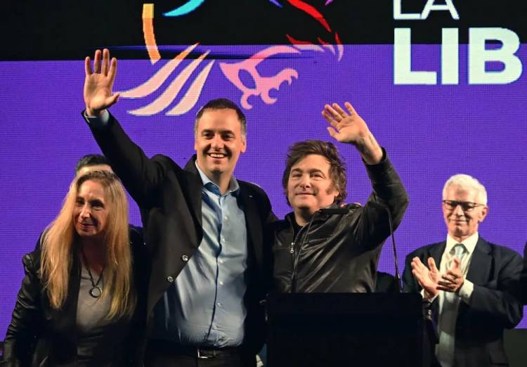 Vaciamiento: tras los DNU de Milei, Adorni celebró la disolución y fusión de organismos públicos