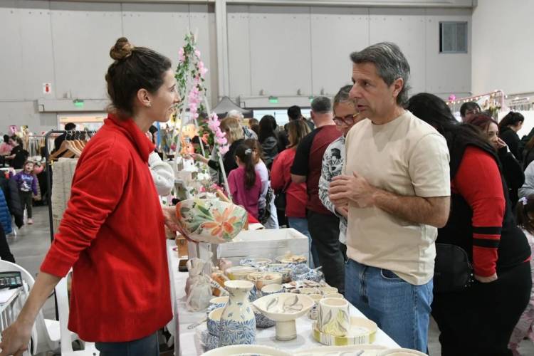 Gran convocatoria en la Feria de Mujeres Emprendedoras por el Día del Amigo