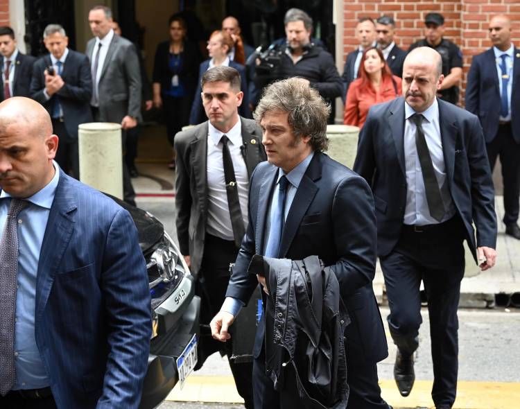 Tras la derrota, tambalea el plan económico de Milei: se derrumban las acciones y el riesgo país supera los 1.000 puntos