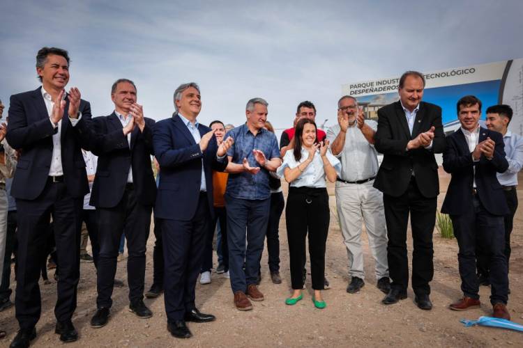 Llaryora visitó el nuevo Parque Industrial de Despeñaderos