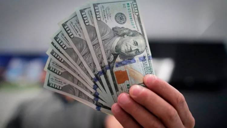 Fuerte suba del dólar tras el condicionamiento de Trump y la falta de anuncios del Gobierno