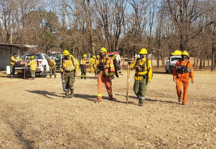 Bomberos contuvieron un incendio en Charbonier y el riesgo es extremo en la provincia