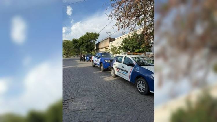 Operativo de limpieza y desalojo en el ex Colegio San Martín