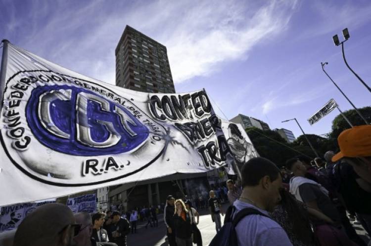 "La reforma laboral busca tapar el fracaso del plan económico", expresó la CGT tras la media sanción