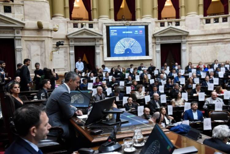 Con 130 legisladores, el oficialismo consiguió quórum y Diputados debate la reforma laboral