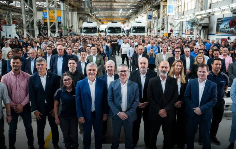 Llaryora pidió defender la industria nacional y exigió igualdad de condiciones para competir