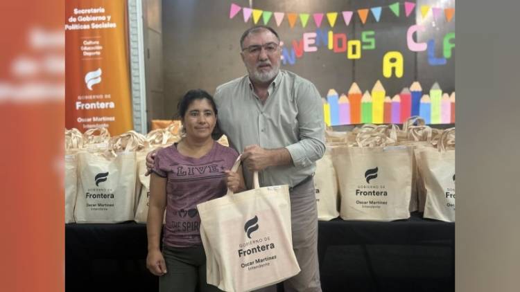 Entrega de kits escolares 2026 en Frontera