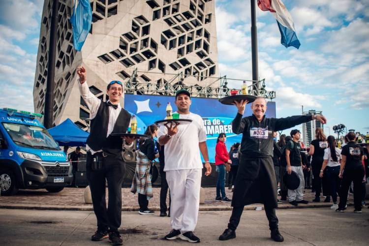 La Provincia acompañó una nueva edición de la Carrera de Mozos y Camareras en Córdoba