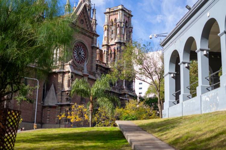 El Paseo del Buen Pastor luce sus espacios verdes renovados
