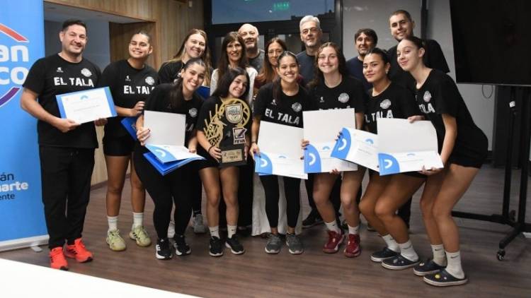 El Concejo distinguió al vóley femenino del Club ‘El Tala’ y a ‘La Comedia San Francisco’
