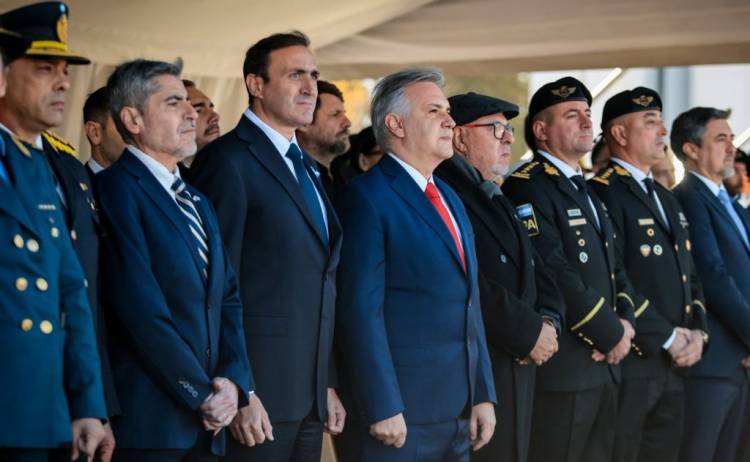Llaryora tomó juramento de fidelidad a la Bandera Nacional a cadetes de la Policía, el Servicio Penitenciario y la Fuerza Policial Antinarcotráfico