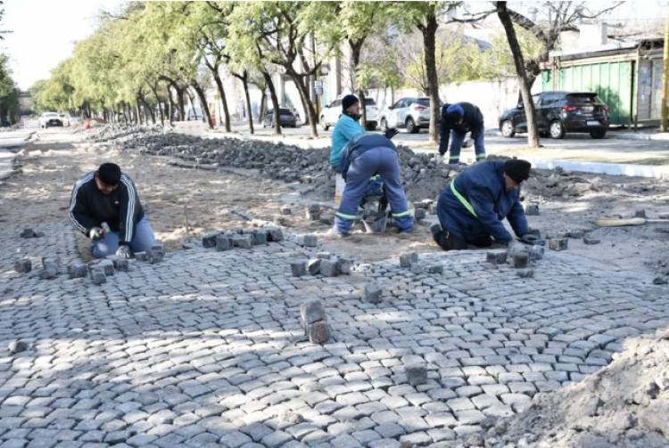 Continúa buen ritmo la reparación del adoquinado en cercanías de la Terminal de Ómnibus
