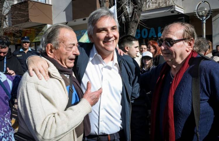 Villa Carlos Paz: Llaryora inauguró la repavimentación y la renovación del acueducto principal de la avenida Cárcano