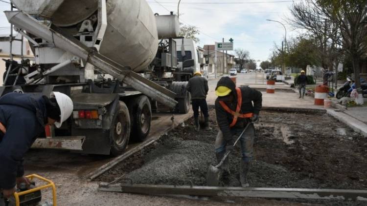 Con un bacheo sobre bulevar Buenos Aires comenzó la 13° etapa del Plan Integral de Arreglo de Calles