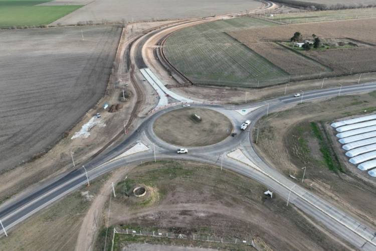 Ruta Provincial 10: pavimentan 60 kilómetros para fortalecer la conectividad vial en el sur cordobés