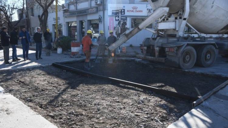 Bernarte supervisó las obras de mantenimiento vial que se ejecutan en Bv. Buenos Aires