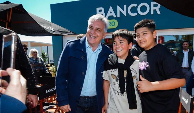 Llaryora presentó créditos por $30.000 millones para el campo con tasas desde el 11%