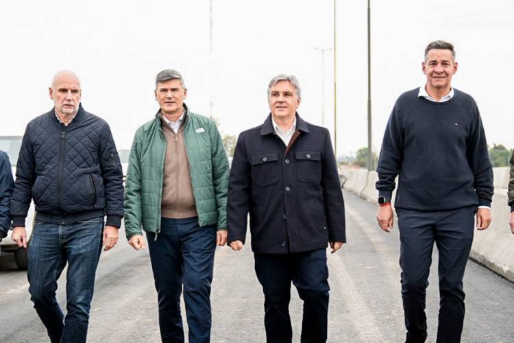 Altonivel de avenida Vélez Sarsfield: Llaryora y Passerini supervisaron los trabajos de asfaltado del viaducto
