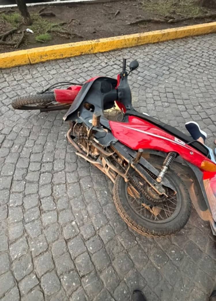 Un motociclista herido tras chocar con un peatón en bulevar 9 de Julio